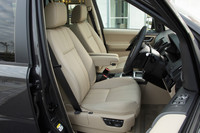 テスト車にはオプションのレザーシートパック（28万5000円）が装着されていた。