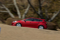 前方車両への衝突を回避する「アクティブ・シティ・ストップ」や、コーナリング時の安定性を高める「トルクベクタリングコントロール」が標準で装備される。