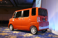 広さが自慢の新型軽、ダイハツ・ウェイク登場の画像