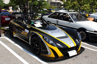 「ロータス2イレブン」は、サーキットユースを前提に生まれた生粋のスポーツモデル。快適装備は一切省かれているが、素の状態でスポーツ走行からレースまで楽しめるのが魅力。
    