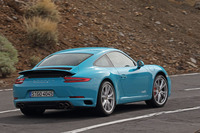 新しい「911カレラ」シリーズではすべてのモデルでPASM（電子制御式可変減衰ダンパー）が標準装備となる。