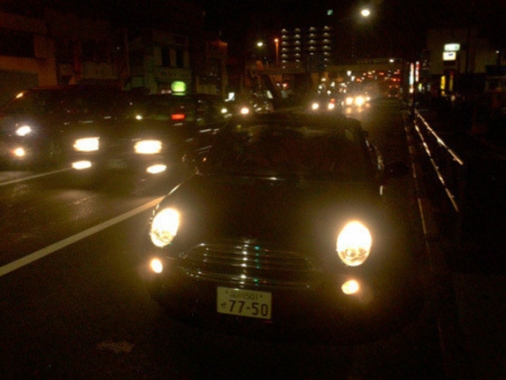 ヒートアイランド現象でウダる都内も、夜だとオープンドライブが楽しめる。暗くて“よけいなモノ”も見えないし。
