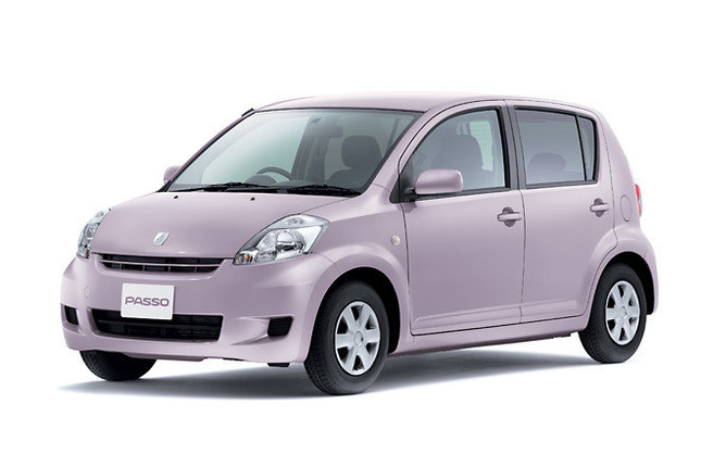 「パッソ X“irodori”」。写真は特別色のラベンダーメタリックオパール。