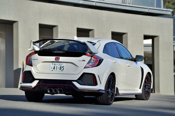 新型「シビック タイプR」は、2017年4月にニュルブルクリンク北コースで、FF車最速の7分43秒80のラップタイムを刻んだ。先代モデルは750台の限定車だったが、新型はカタログモデルとして扱われる。車両価格は450万0360円。