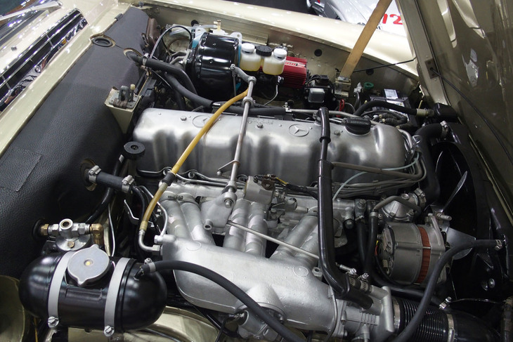 メルセデス・ベンツ280SL（1969年）／MATSUSHIMA CLASSIC CAR