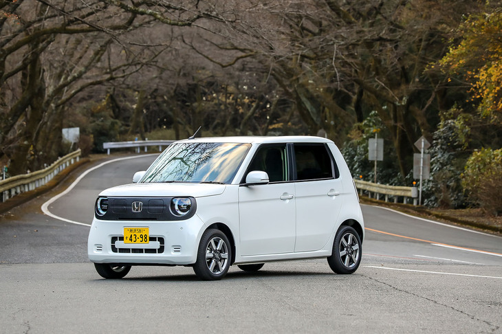 【ホンダN-ONE e：Lのスペック】
	ボディーサイズ：全長×全幅×全高＝3395×1475×1545mm／ホイールベース：2520mm／車重：1030kg／駆動方式：FWD／モーター：交流同期電動機／最高出力：64PS（47kW）／最大トルク：162N・m（16.5kgf・m）／タイヤ：（前）155/65R14 75S／（後）155/65R14 75S（ヨコハマ・ブルーアース）／一充電走行距離：295km（WLTCモード）／交流電力量消費率：105Wh/km（WLTCモード）／価格：319万8800円
	
	【取材時の電費データ】
	テスト距離：252.0km（市街地1：高速道路7：山岳路2）／消費電力量：--kWh／参考電力消費率：8.0km/kWh（車載電費計計測値）