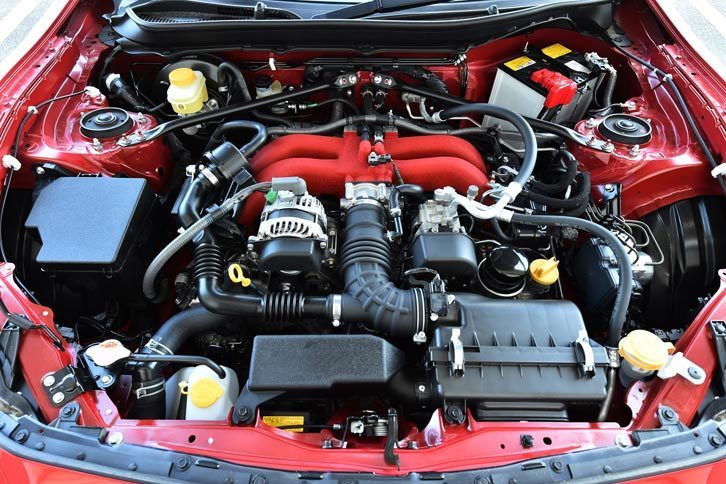 今回の改良では6段MT仕様のエンジンの最高出力、最大トルクを向上。一部の改良部品は、6段AT仕様と共有される。