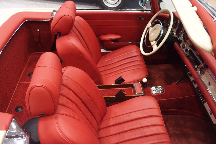 メルセデス・ベンツ280SL（1968年）／Old Timer UHURU CARS