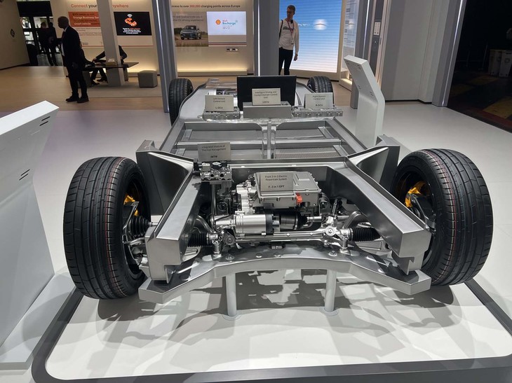 フロント側から見たEVプラットフォーム