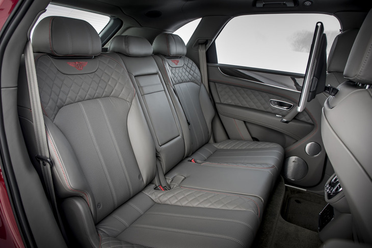 試乗車は5シート仕様。このほか、4シート（後席が独立2座となる）や7シート（3列目が加わる）仕様もある。