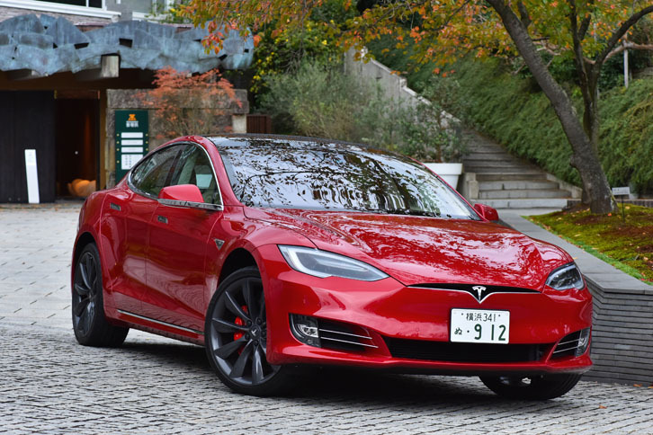 「テスラ・モデルS」