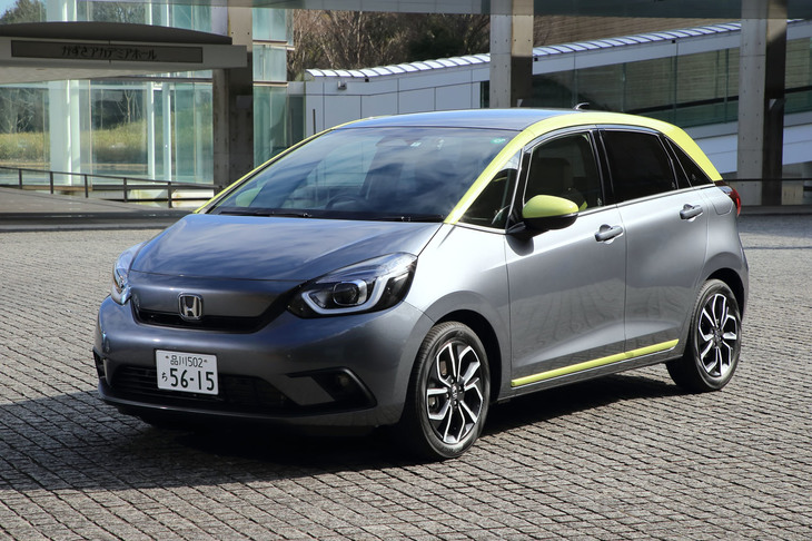 「ネス」は内外装においてビビッドなアクセントカラーを選択可能とするなど、若々しく快活なイメージのモデルだ。