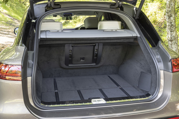 クーリングボックスは取り外すことも可能。この状態のラゲッジ容量は440リッター。