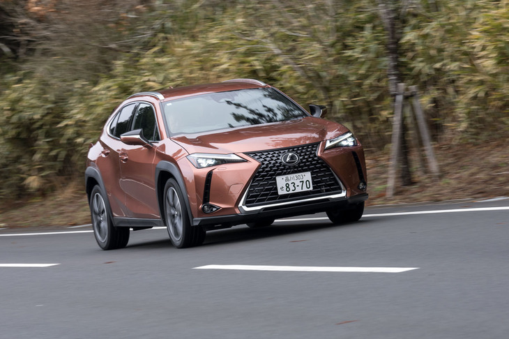 「レクサスUX」の最新モデルが発売されたのは2024年1月のこと。2022年の夏に続く大規模な改良を受けている。