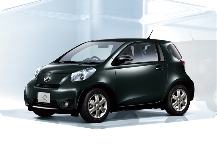 2008年に発売された「トヨタiQ」。全長は2995mmしかなかった。