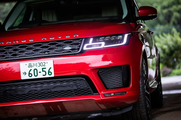 今回の試乗車は、オプションのシグネチャーライト付きの「ピクセルレーザーLEDヘッドライト」を装備。同システムは照明のない道路を80km/h以上で走行する際に作動し、500m以上のクリアな視界を確保するという。