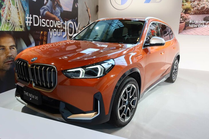 BMW iX1 xDrive30 xライン