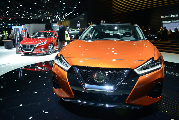 日産ブースの様子（手前は「日産マキシマ」）。