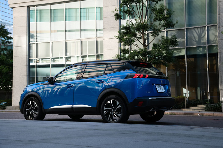 ボディーサイズは全長×全幅×全高＝4305×1770×1550mm、ホイールベースは2610mmと、従来モデルより大幅にサイズアップしている。