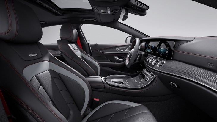 カーボントリムがあしらわれた「メルセデスAMG CLS53 4MATIC＋エディション1」のインテリア。