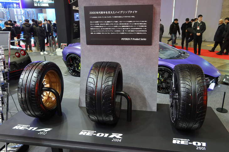 ポテンザ歴代モデルの展示。