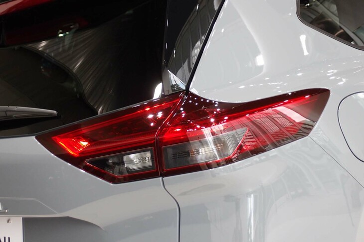 日産エクストレイルX e-4ORCE エクストリーマーX（リアコンビランプ）