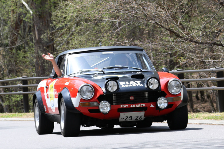 オーナーの手で長年にわたって熟成されてきた1974年「フィアット・アバルト124ラリー」。