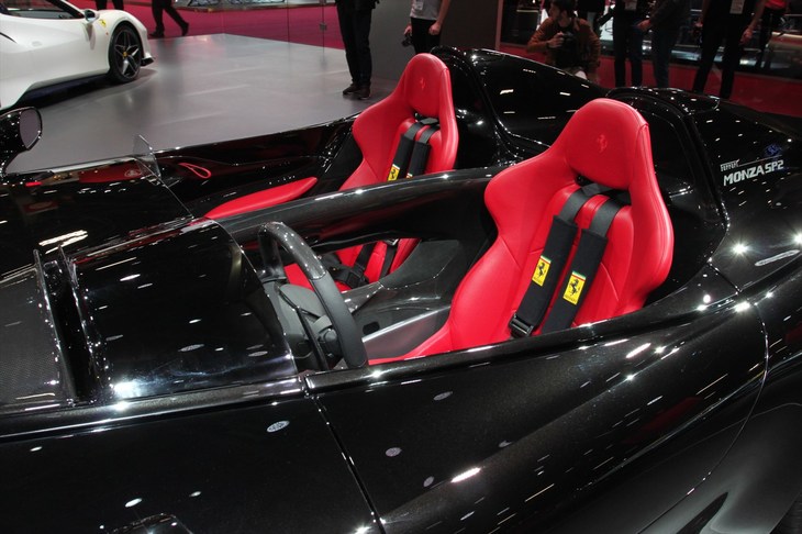 フェラーリ・モンツァSP2（フロントシート）