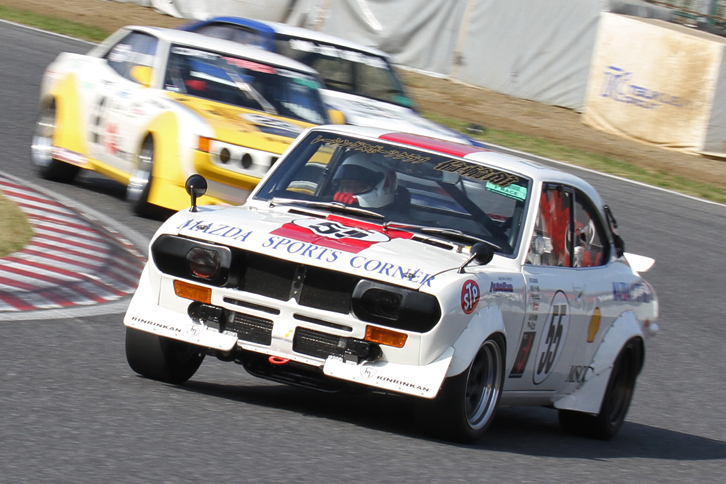 Fレースに出走した1970年「RSCRカペラ」。かつて寺田陽次郎氏が駆った、マツダオート東京の「カペラ ロータリークーペ」のレプリカである。