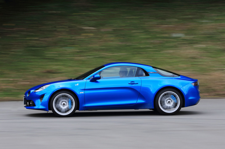 「軽さ」とともにエアロダイナミクスも追求された「A110」。空気抵抗係数は0.32と公表される。