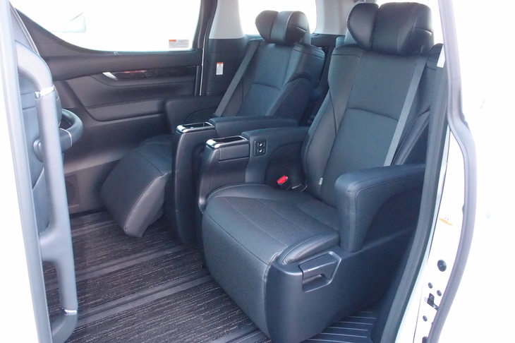 ヴェルファイアZG（2列目シート）