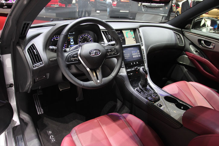 インフィニティQ60