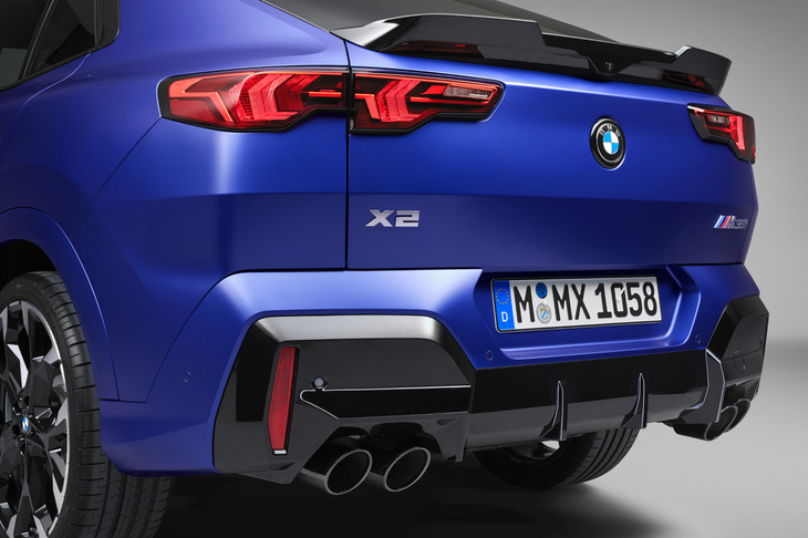 「M35i xDrive」には、4本出しのテールパイプフィニッシャーが備わる。