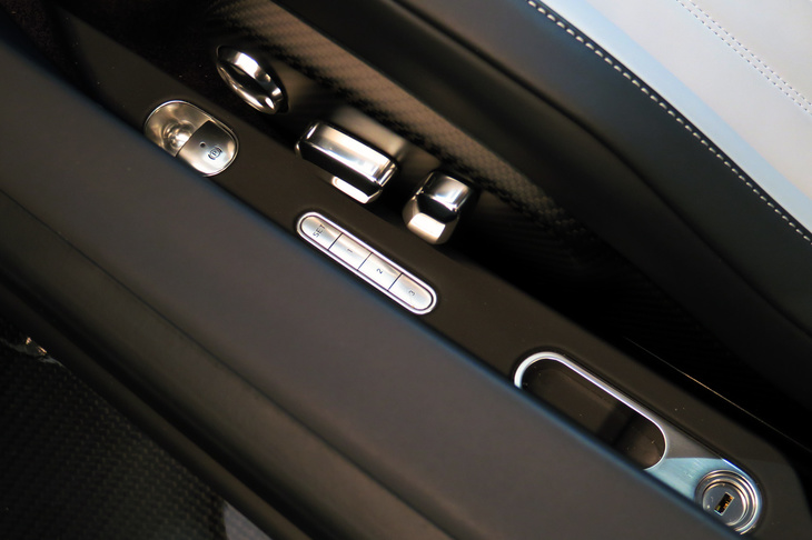 ブガッティ・シロン（スイッチ類）