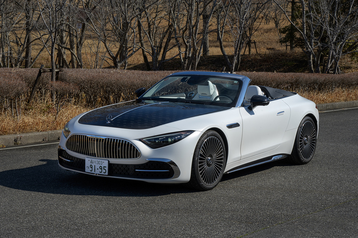 「メルセデス・マイバッハSL680モノグラムシリーズ」の価格は3650万円。ボディーカラーはこの「MANUFAKTURオパリスホワイトマグノ」と「MANUFAKTURガーネットレッド」の2タイプが設定されている。