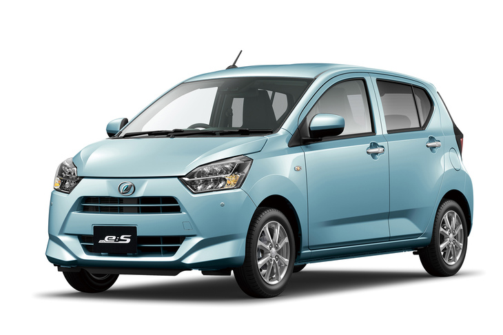 プレスラインで質感の高さを表現する手法は各社に広がり、ついにはダイハツのエントリーモデル「ミラ イ―ス」までが写真のとおりのパキパキボディーと化した。