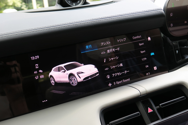 ポルシェ・タイカン4クロスツーリスモ（ドライブモードセレクターの操作画面）