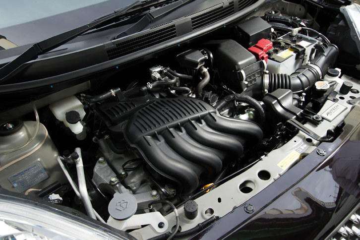 1.6リッター直4の「HR16DE」をベースに、ここでは書ききれないほどの改良が施された「マーチ ボレロA30」の専用エンジン。レース用エンジンで技術を培ったエンジニアにより“手組み”される。