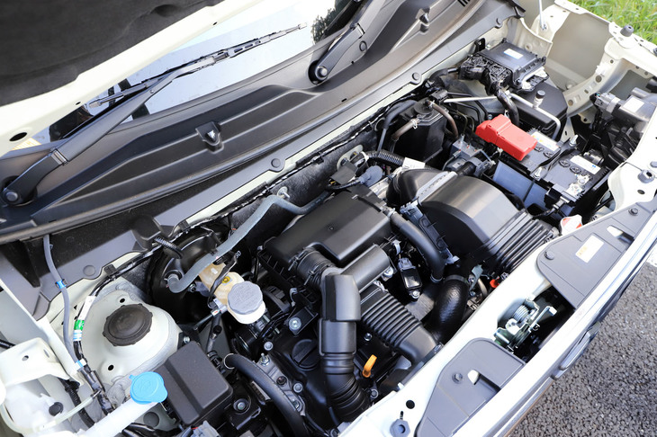 試乗車のパワーユニットは排気量658ccの直3ターボエンジンにマイルドハイブリッド機構を組み合わせたもの。力強い走りに加え、4WD車でもカタログ燃費は20km/リッター超（WLTCモード）と、高い環境性能を実現している。