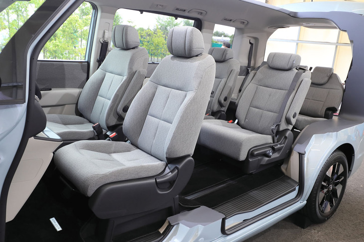 新型「ホンダ・ステップワゴン」取材会場の様子（カットモデル）