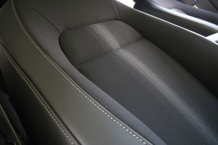 ホンダ・シビックLX（フロントシート）