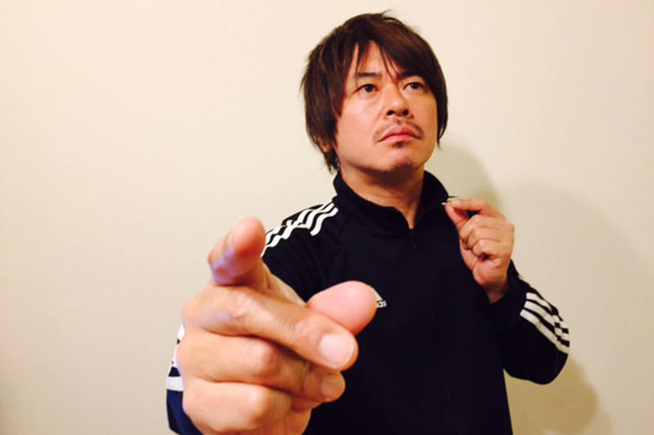 輸入中古車評論家で、全日本国民車評議会議長を名乗る、伊達軍曹。