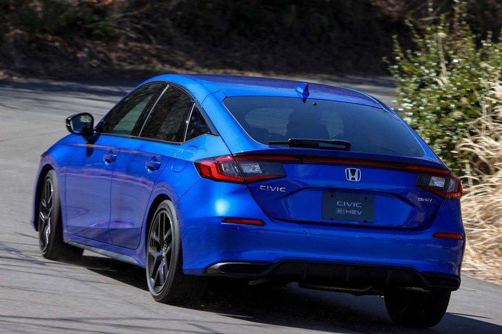 ガソリンモデルのターゲットユーザーがジェネレーションZであるのに対し、「e：HEV」は40～50代の子育て終わり、または子離れ層を狙うとされている。価格もそれなりに違ってくるのではないだろうか。