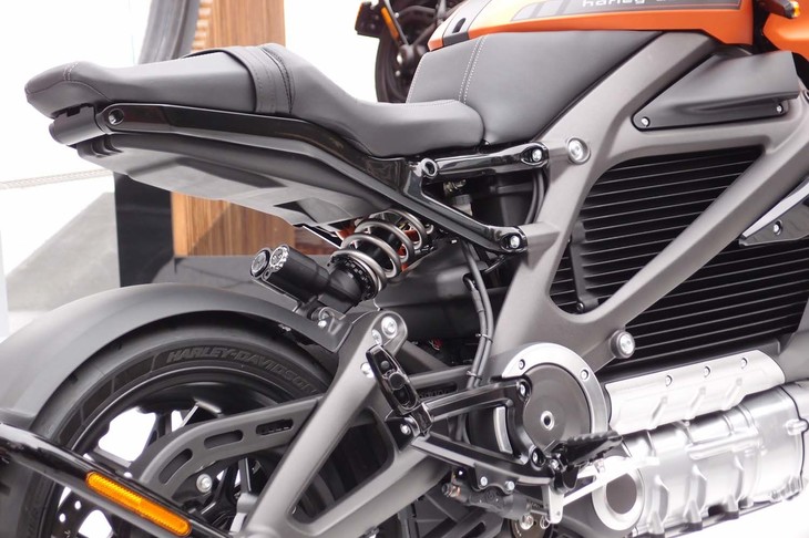 ハーレーダビッドソン・ライブワイヤー（シートおよびリアサスペンション周辺部）