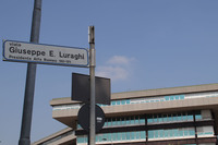 旧技術開発センター棟に面した街路は、ジュゼッペ・ルラーギ通りと名付けられている。