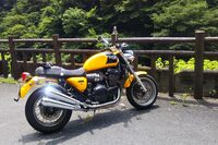 当不定期連載でもおなじみの「トライアンフ・サンダーバード スポーツ」。これ、ホントに同じバイクを見かけないのだけど、そんなに不人気だったのかなあ？　いいバイクだと思うんだけど。