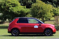 ボディーサイズは全長×全幅×全高＝3895×1750×1510mm。同じホンダの「フィット」と比べると100mm短く、55ｍｍ幅広く、30mm高い。