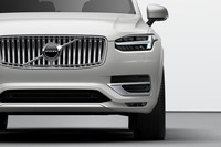マイナーチェンジした「ボルボXC90」が日本上陸　安全装備も強化の画像