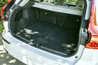 5人乗車時の荷室容量は505リッター。60：40分割式の後席を倒すことで長尺物に対応できる。