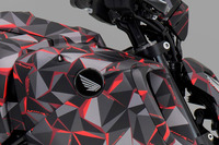 「ホンダV3R 900 Eコンプレッサー プロトタイプ」には、よく見ると「ホンダフラッグシップウイング」が貼られている。